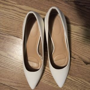 Point Closed Toe Kitten Heel 2.5 Inch White Women's Pumps
